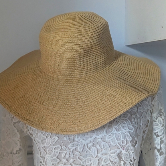 Straw summer hat - Picture 3 of 3